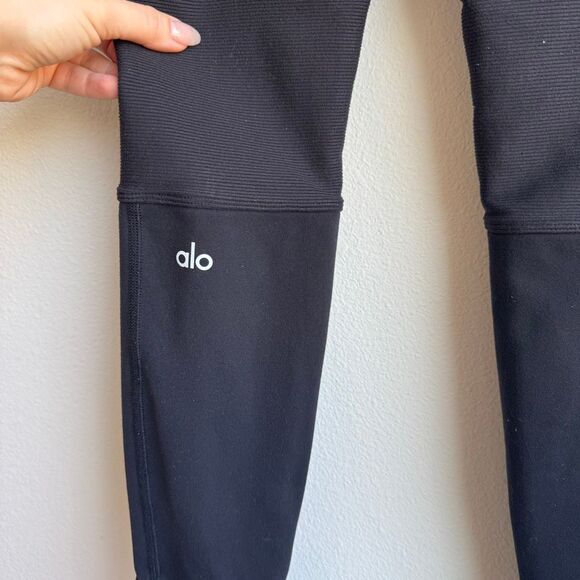 Alo Yoga Banded Yoga Leggings Block Size Medium Logo Calf High Rise Compressive - Picture 6 of 8